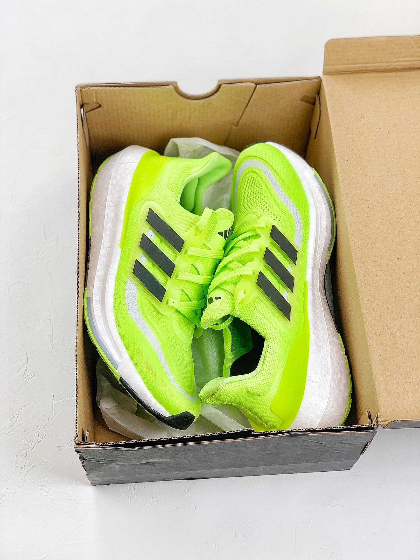 AD Ultra Boost Light UB2023