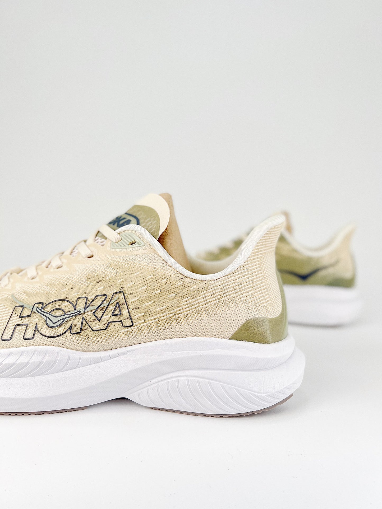 HOKA MACH 6