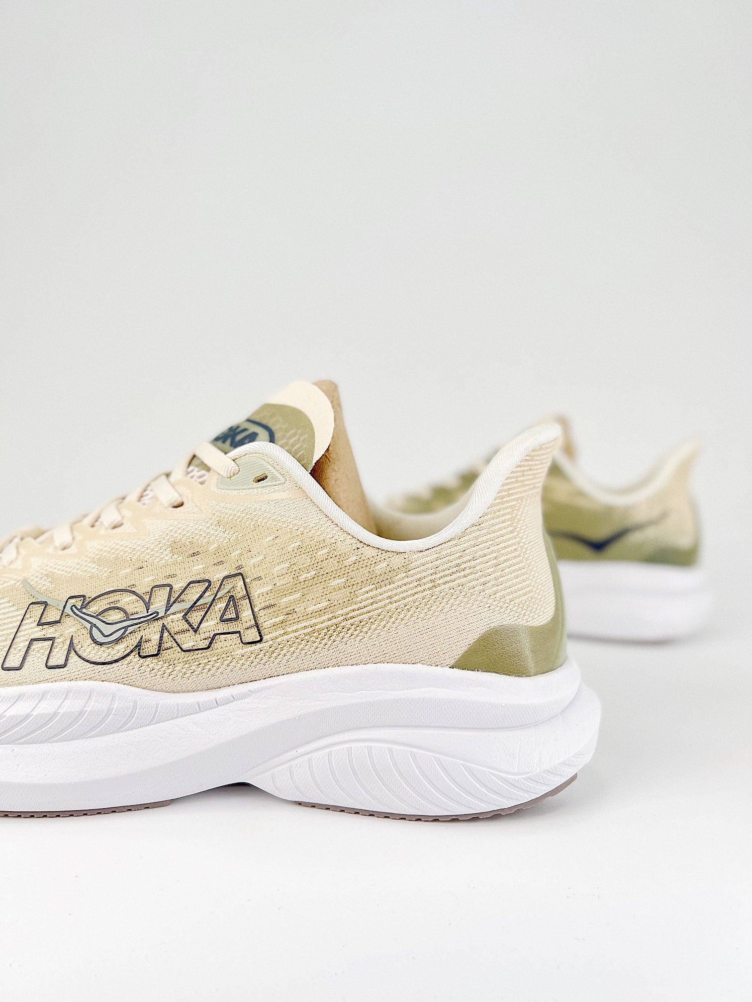 HOKA MACH 6