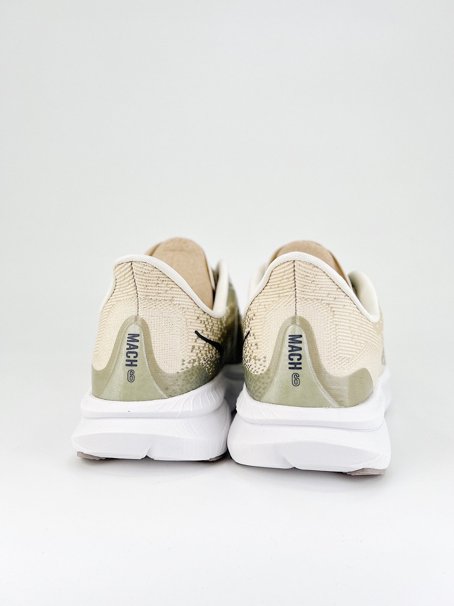 HOKA MACH 6