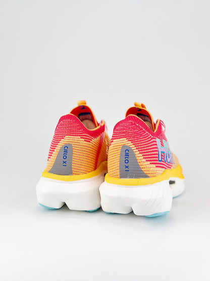 HOKA UCIELOX1