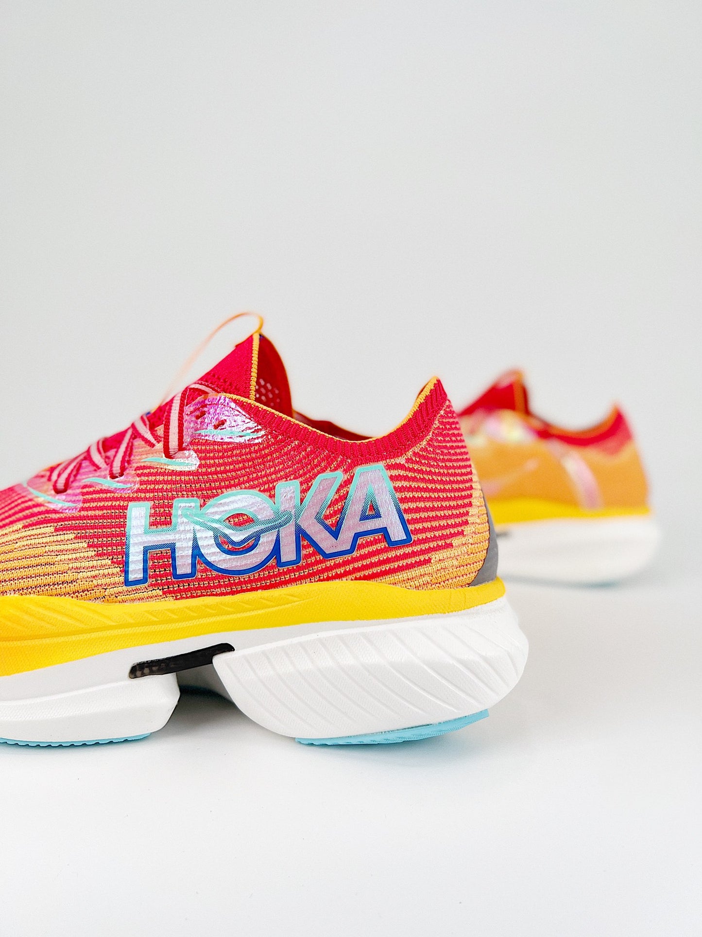 HOKA UCIELOX1