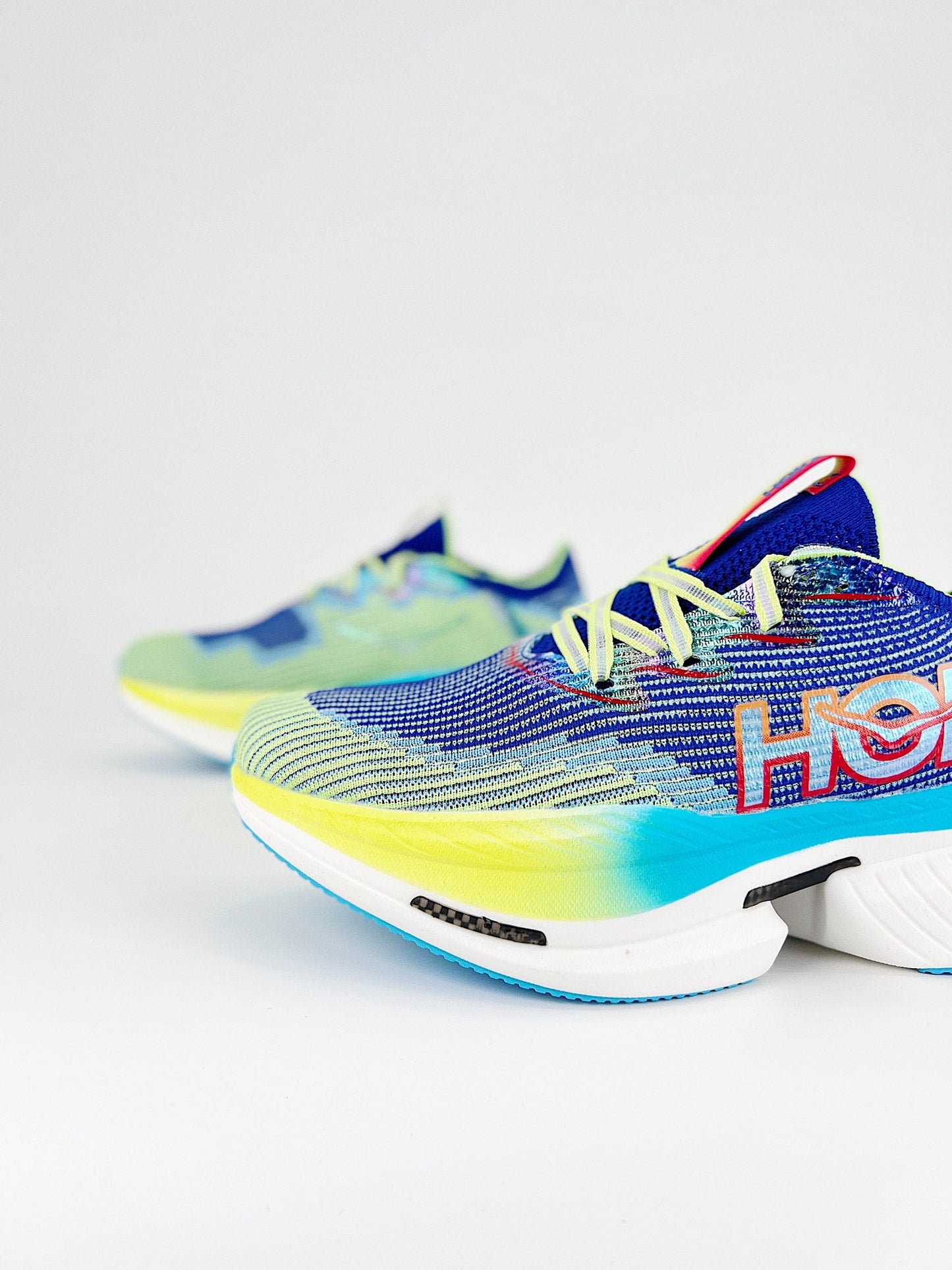 HOKA UCIELOX1