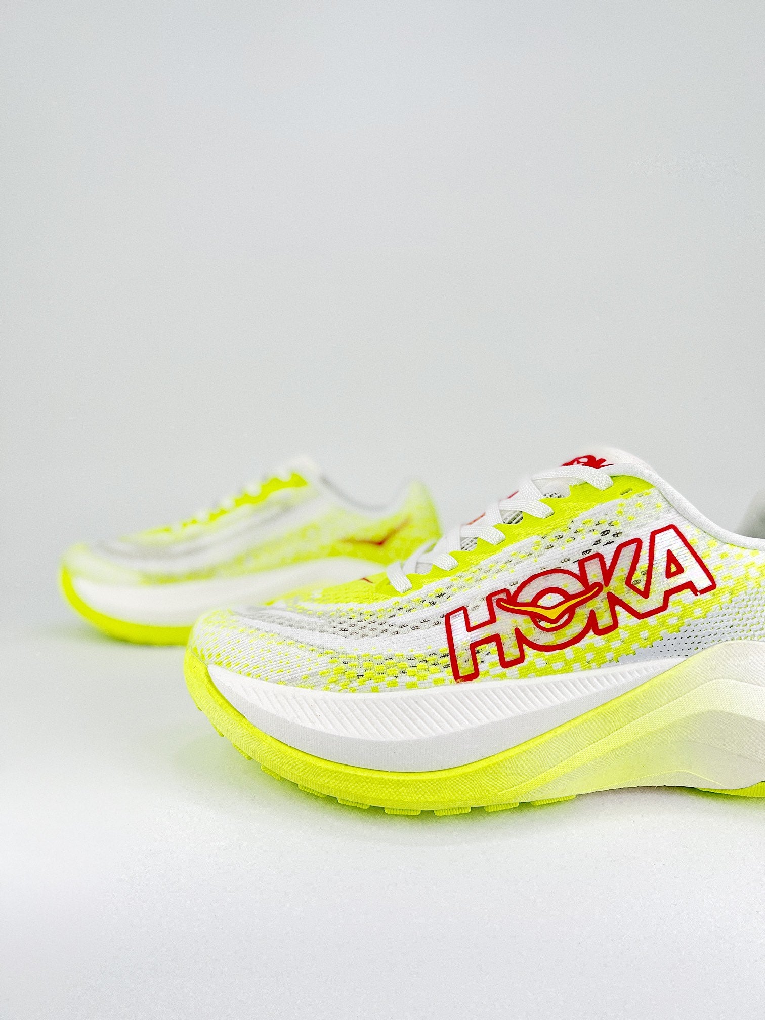 HOKA W MACH X
