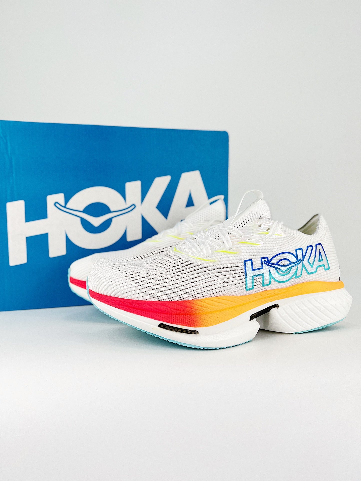 HOKA UCIELOX1