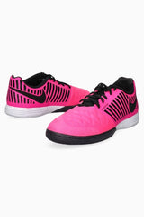 Lunar Gato II indoor soccer shoes feature a striking