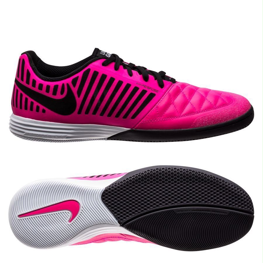 Lunar Gato II indoor soccer shoes feature a striking