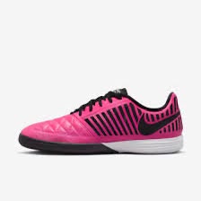 Lunar Gato II indoor soccer shoes feature a striking