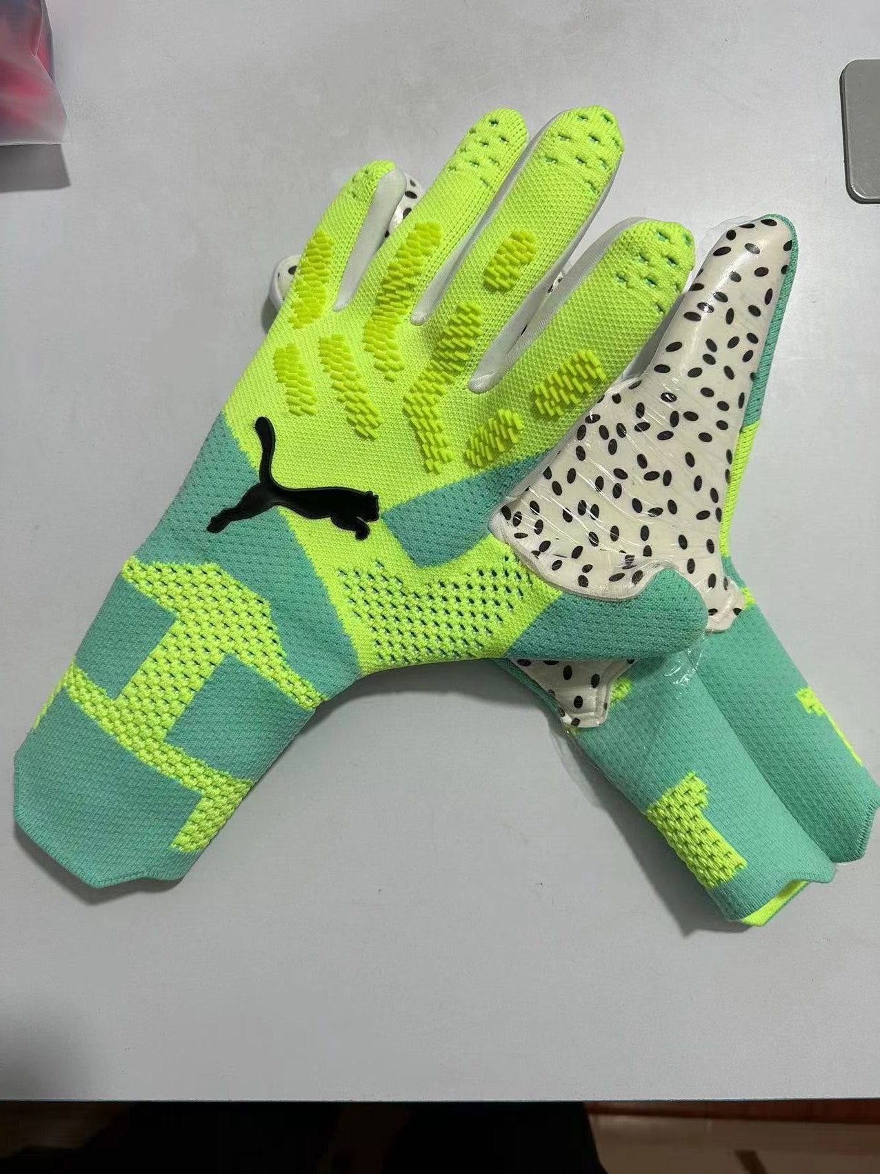 puma gloves