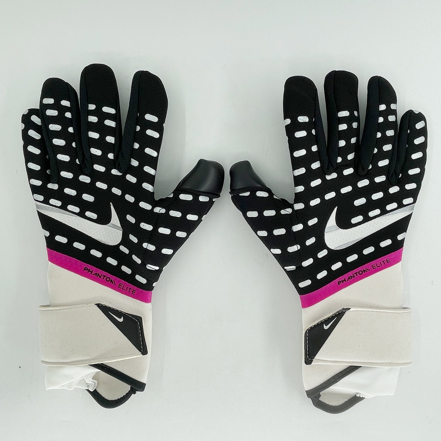nike gloves black and white