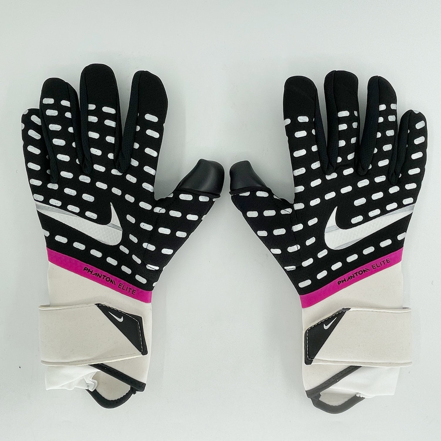 nike gloves black and white