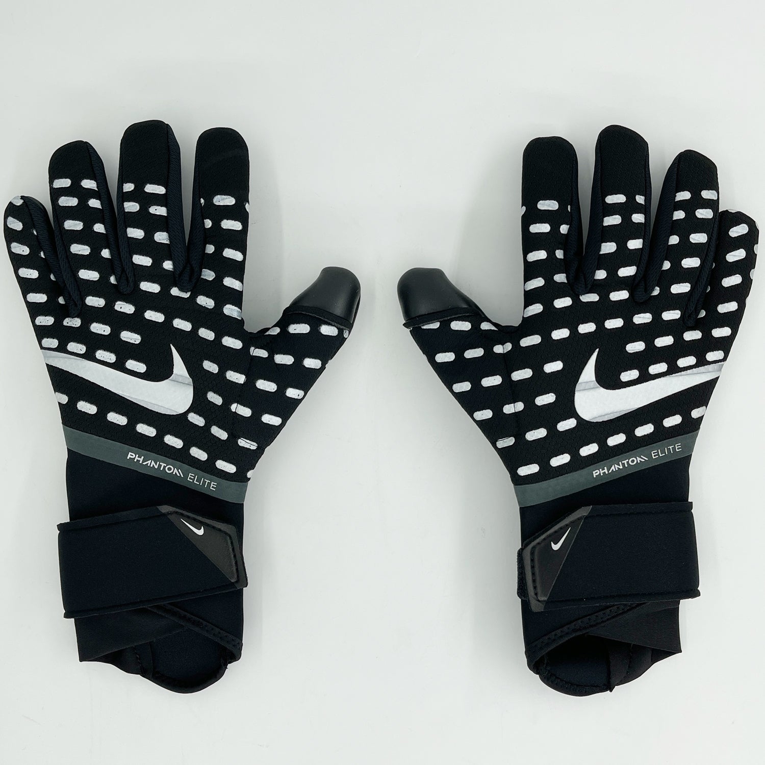 nike gloves black and white