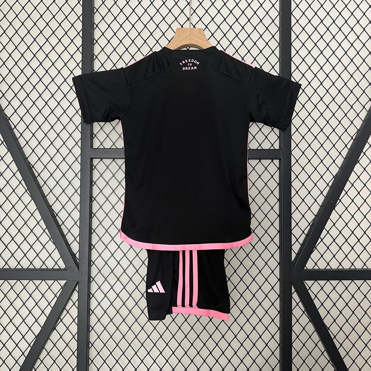 24/25 kids Miami away size: 16-28