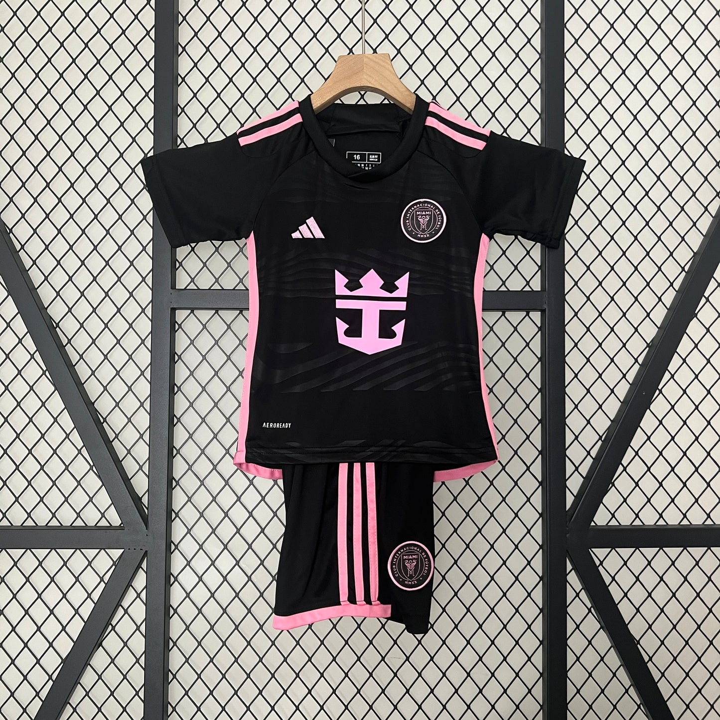 24/25 kids Miami away size: 16-28