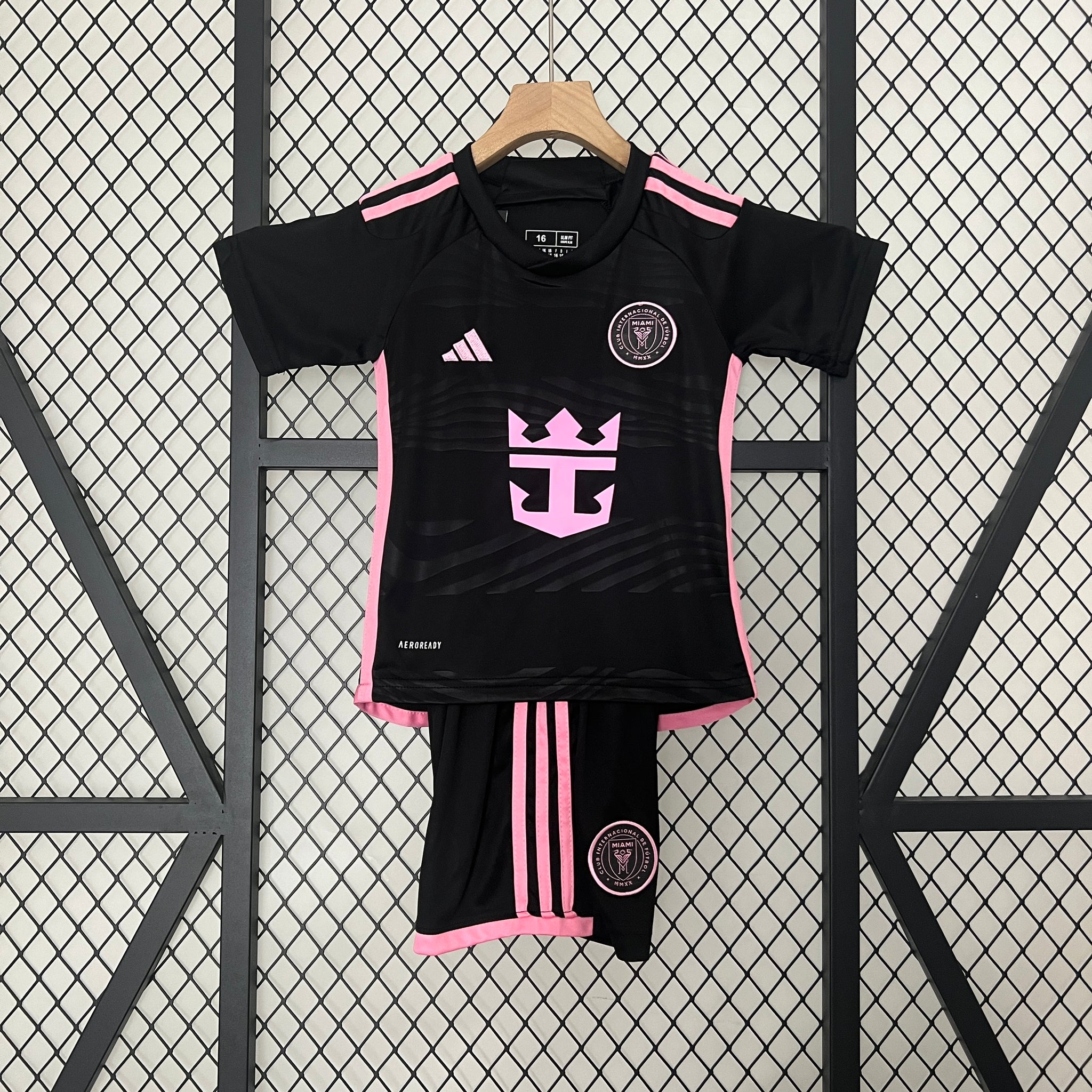 24/25 kids Miami away size: 16-28