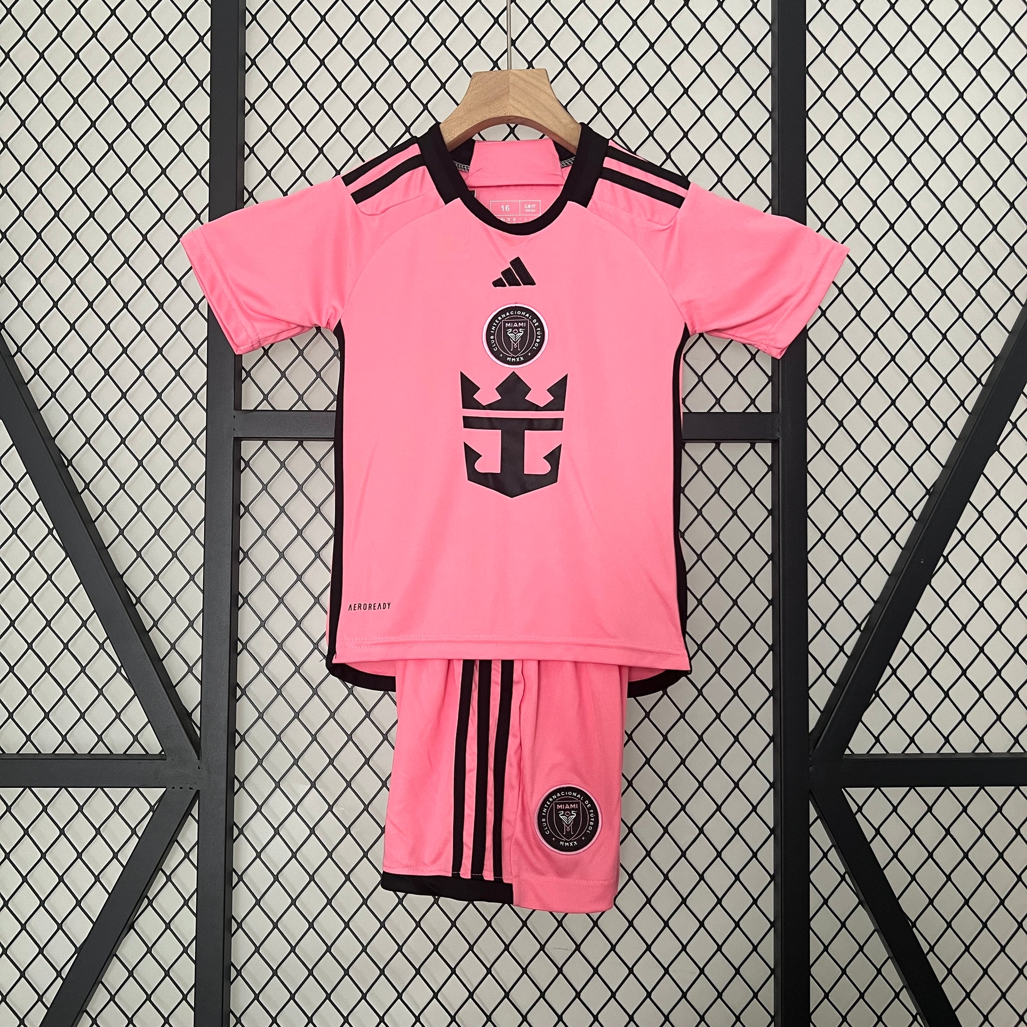 24/25 kids Miami home size: 16-28