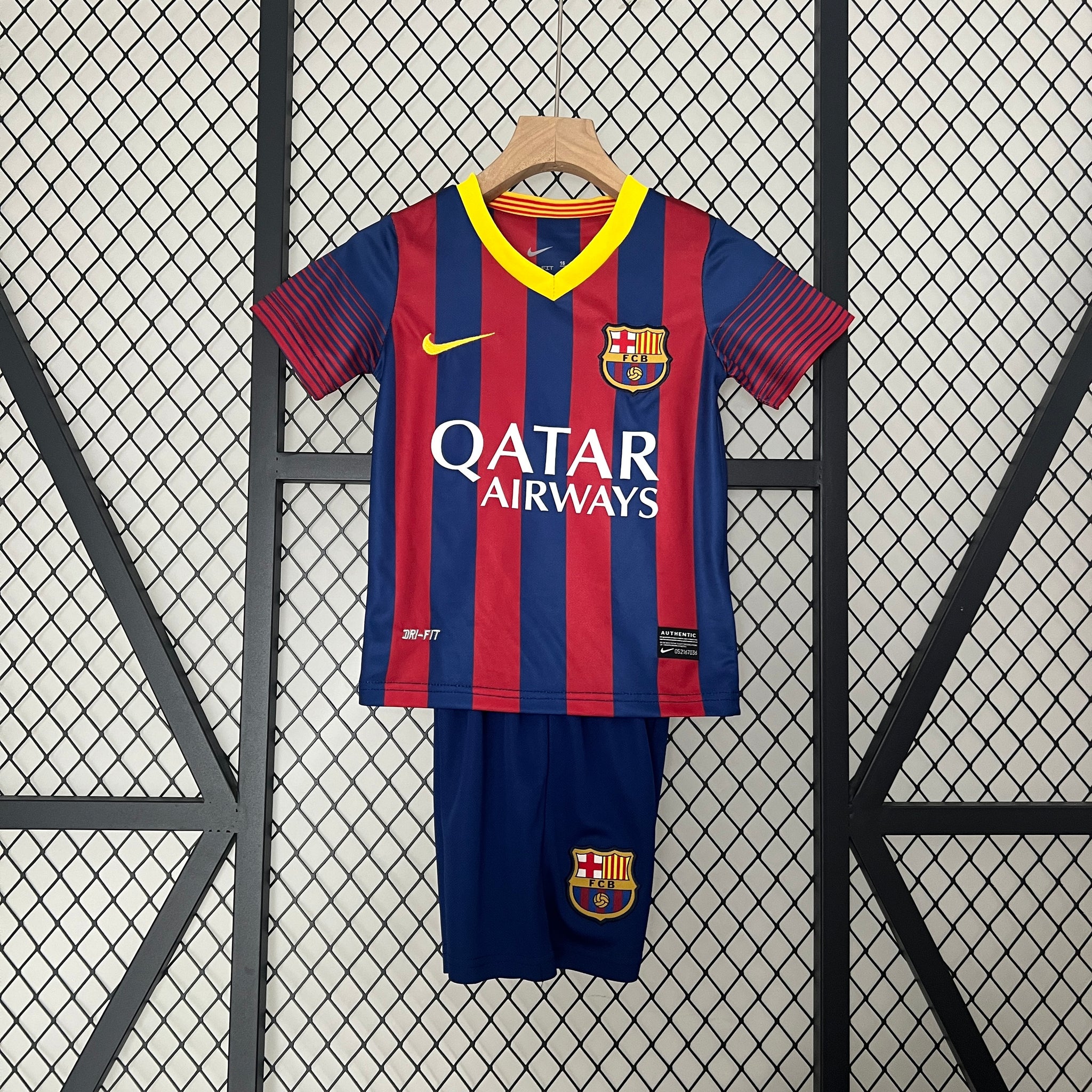 kids Barcelona 13/14 home size: 16-28