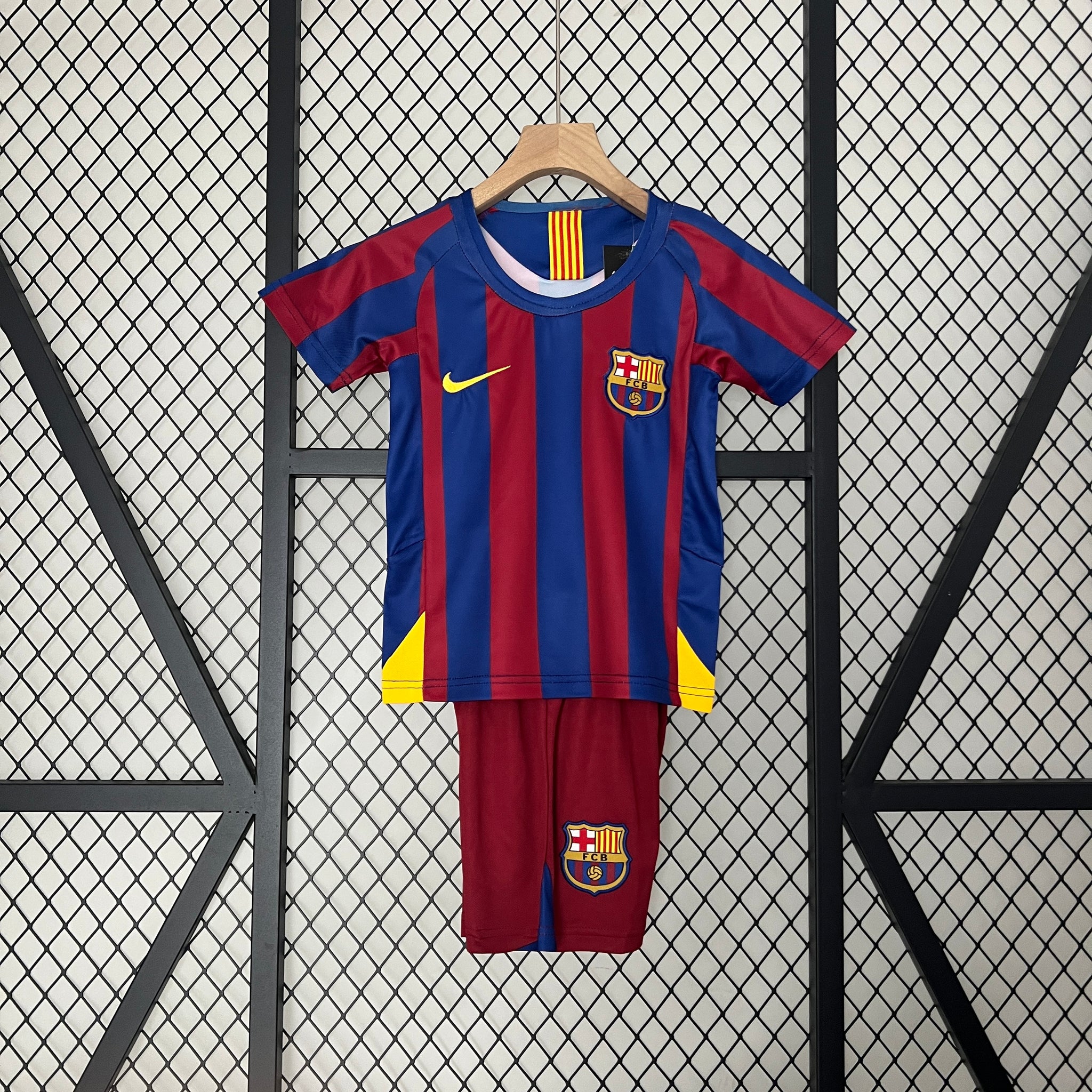 kids Barcelona 05/06 home size: 16-28