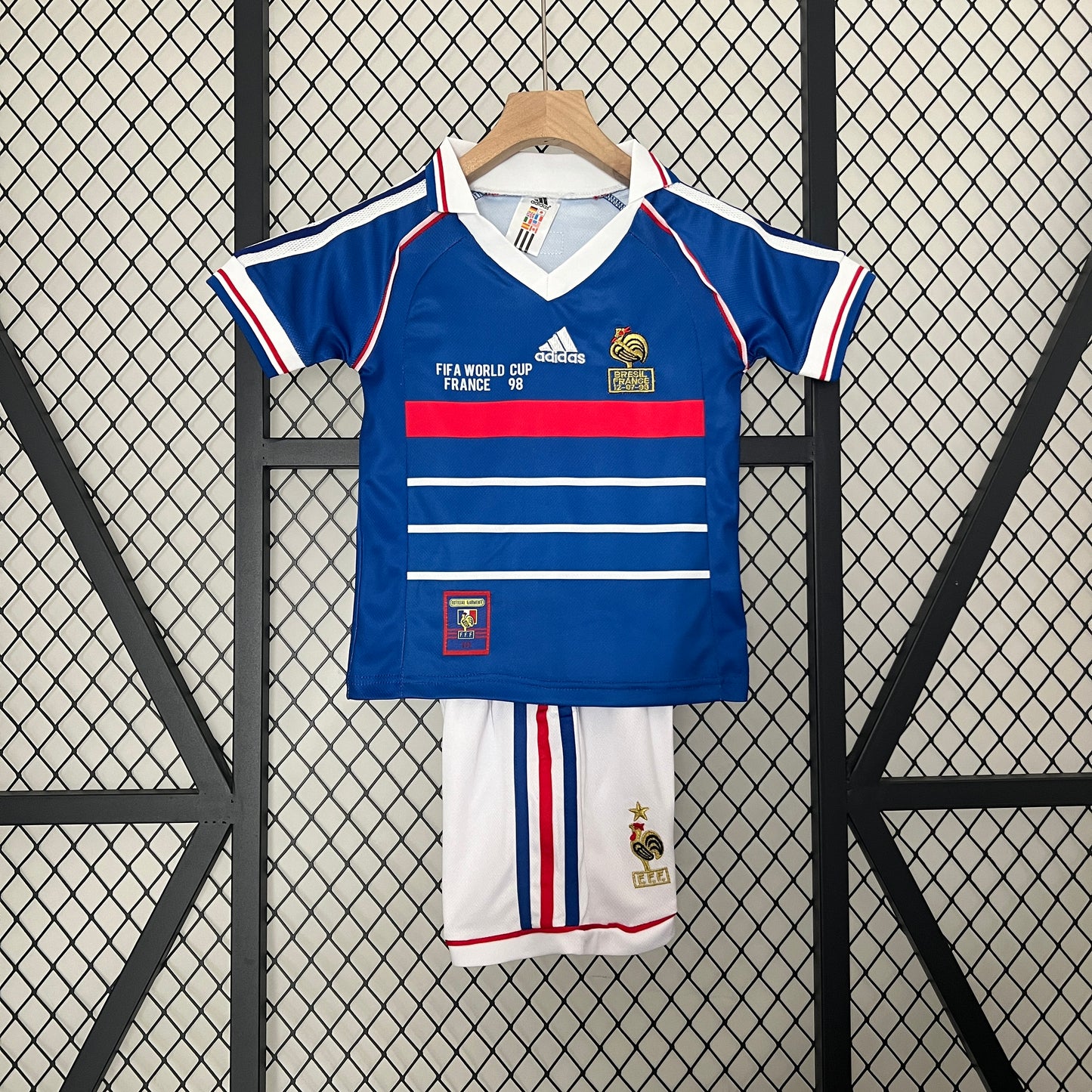 kids France 1998 home size: 16-28
