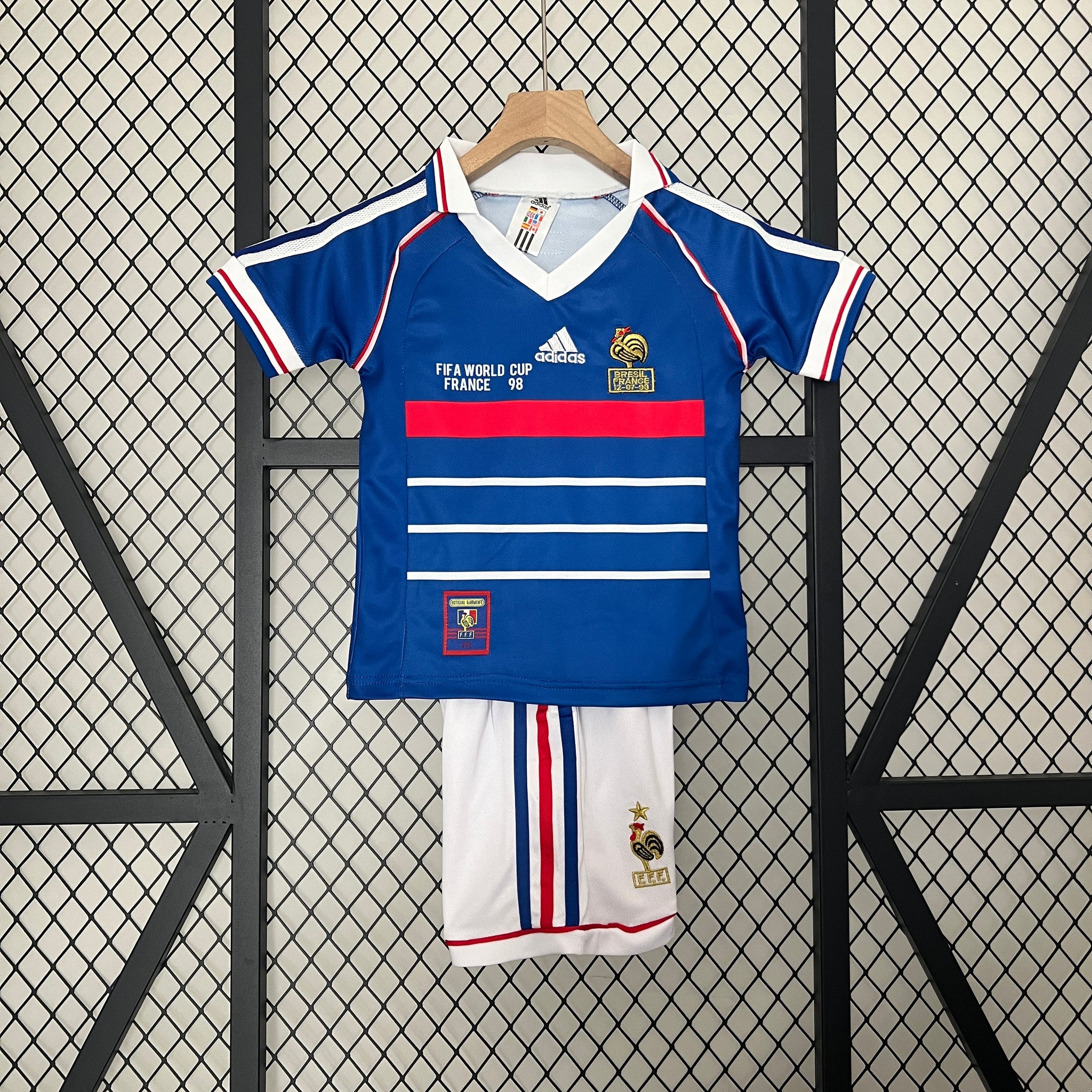 kids France 1998 home size: 16-28