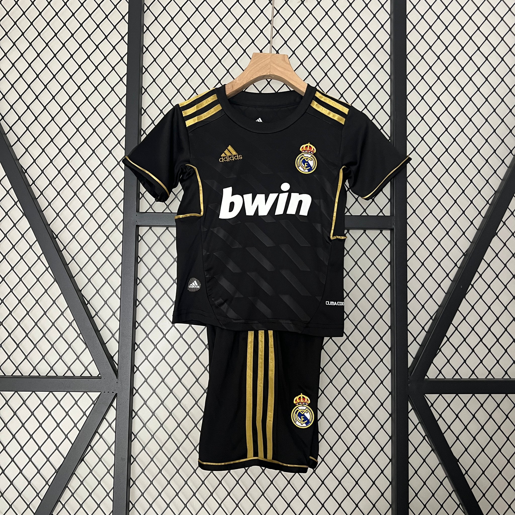 kids Real Madrid 11/12 away size: 16-28