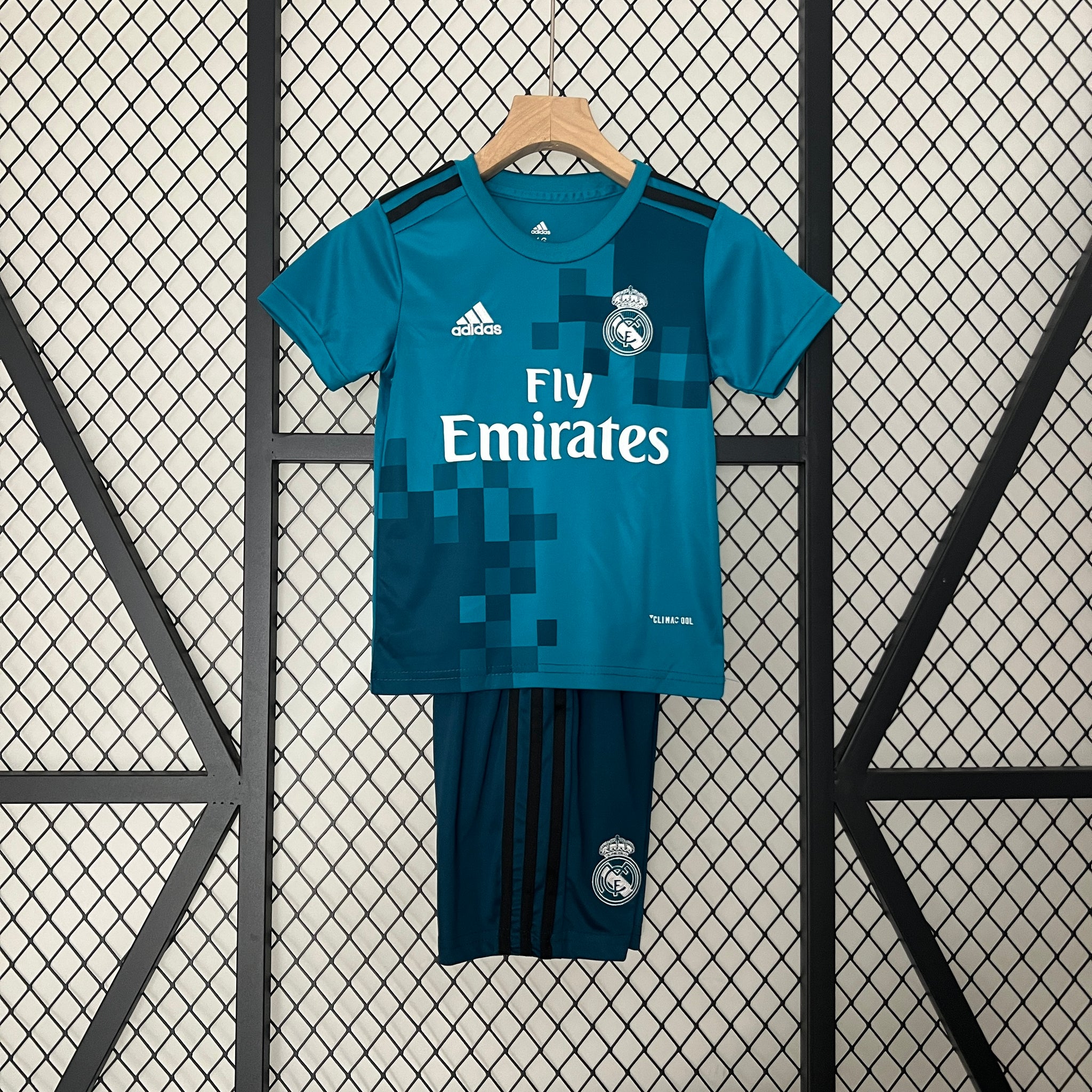 kids Real Madrid 17/18 third away size: 16-28