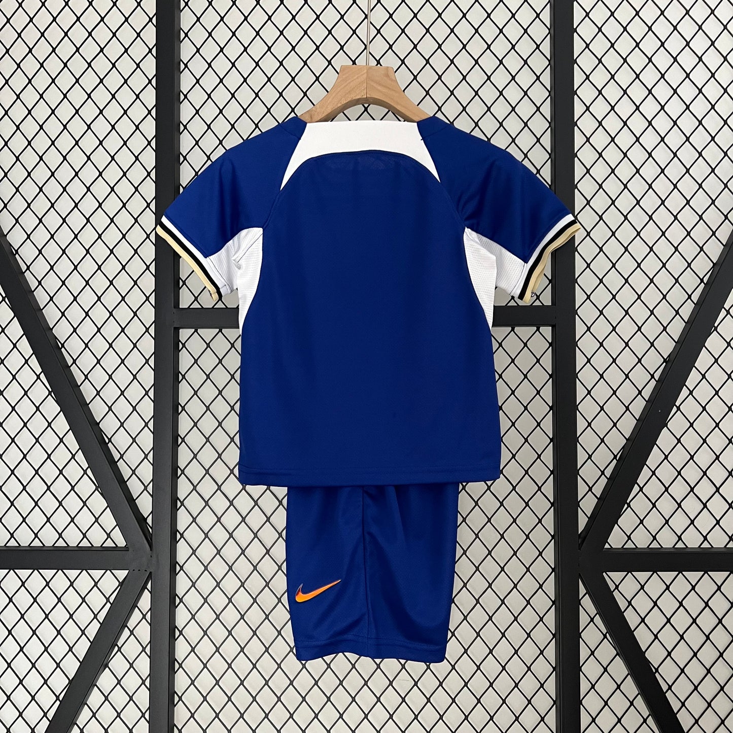 23/24 kids Chelsea home size: 16-28