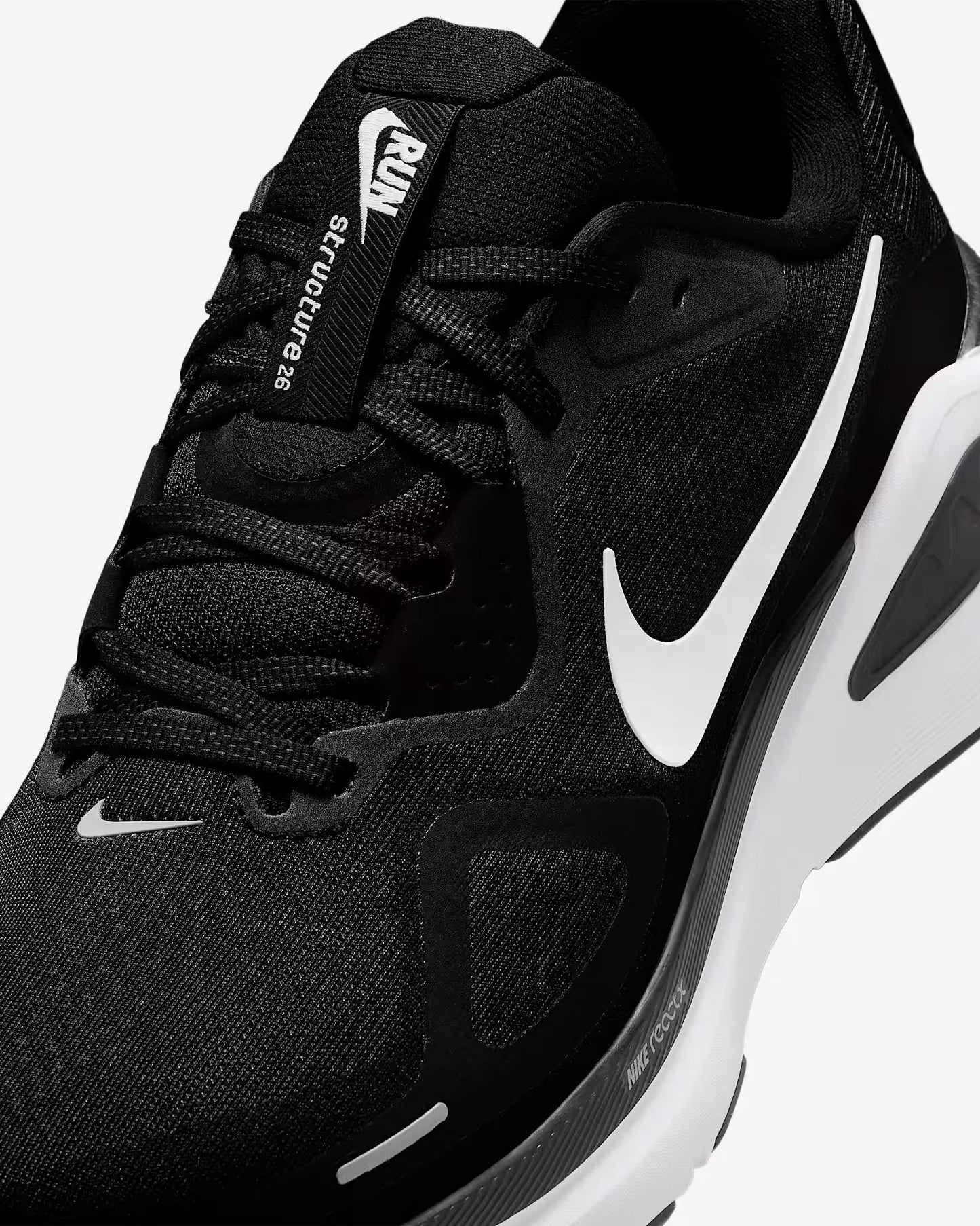 Nike Structure 26
