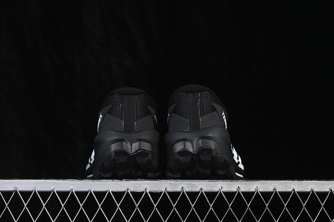 TERREX AGRAVIC SOLE-BOOSTING RUNNING SHOES BLACK/WHITE/BLACK