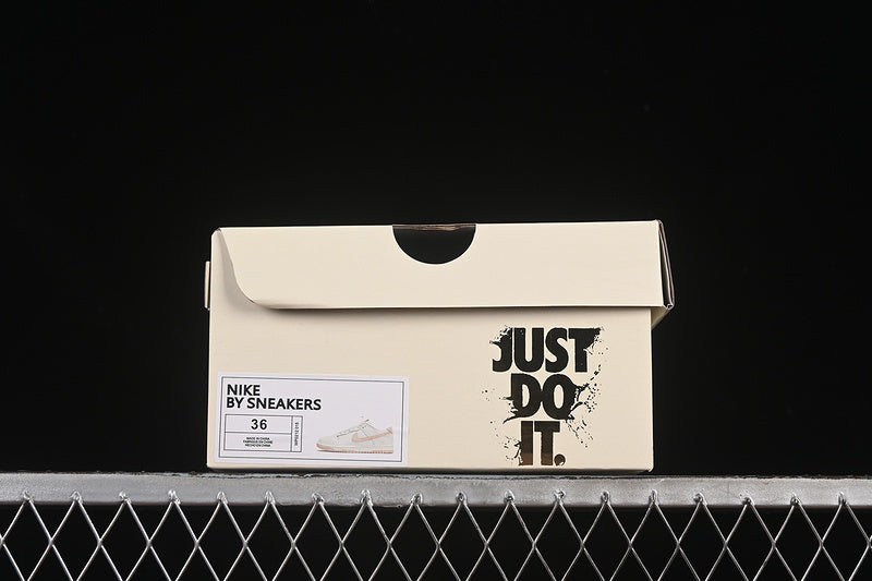 SB DUNK LOW WHITE/PINK