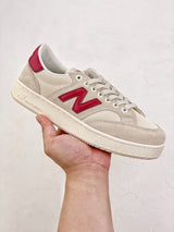 New Balance Pro Court
Beige/Red