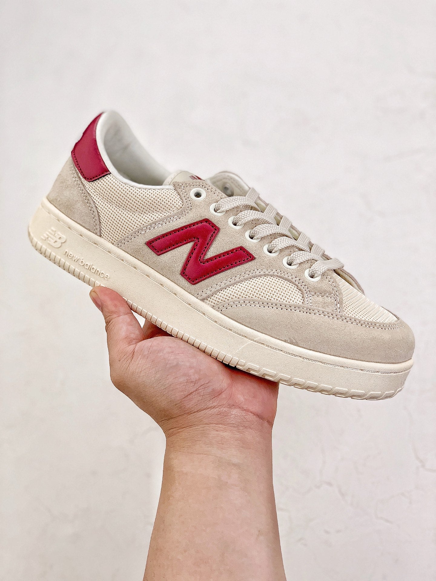 New Balance Pro Court
Beige/Red
