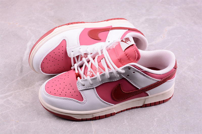 【300】[DV1694-900]-[DUNK LOW SB RETRO WHITE/RED/PINK]-[WOMAN:36-42]