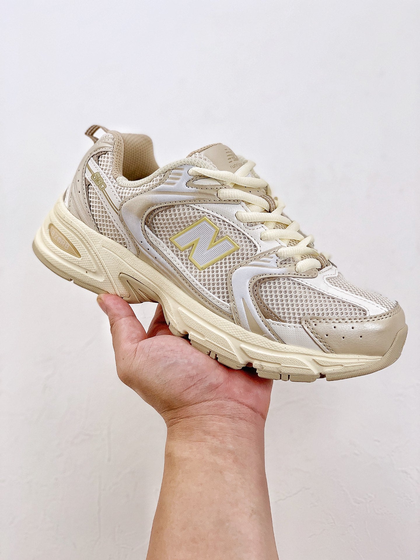 New Balance 530 Beige