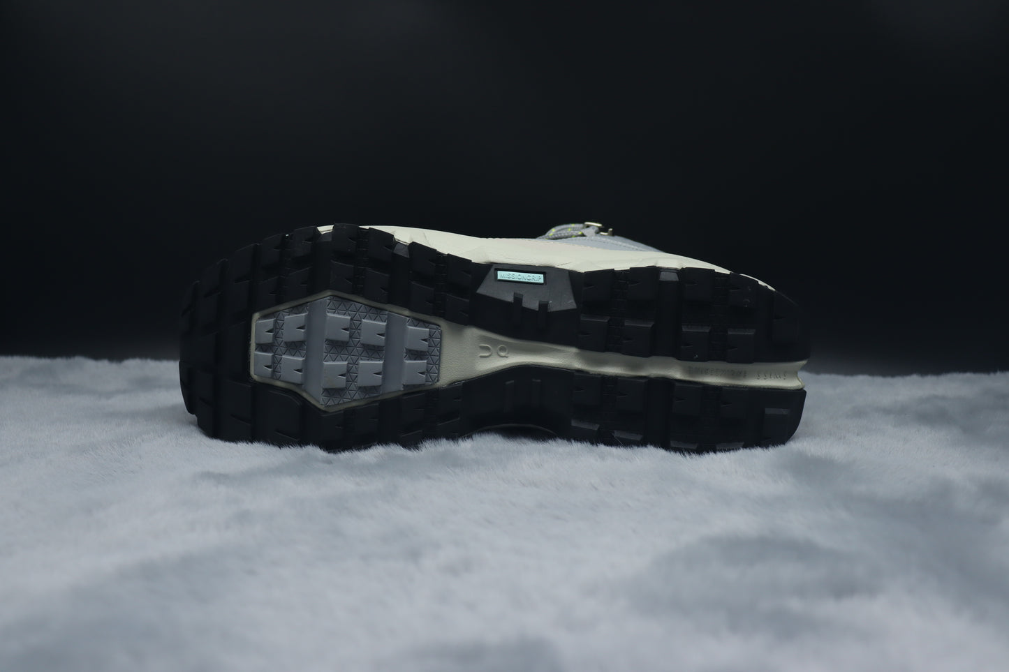 ONCLOUD ROCK LOW WATER PROOF