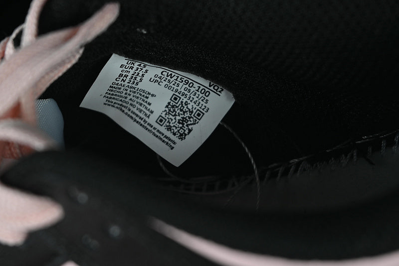 【300】【CW1590-100】-[SB DUNK LOW BLACK/PINK]-[WOMAN:35.5-40]