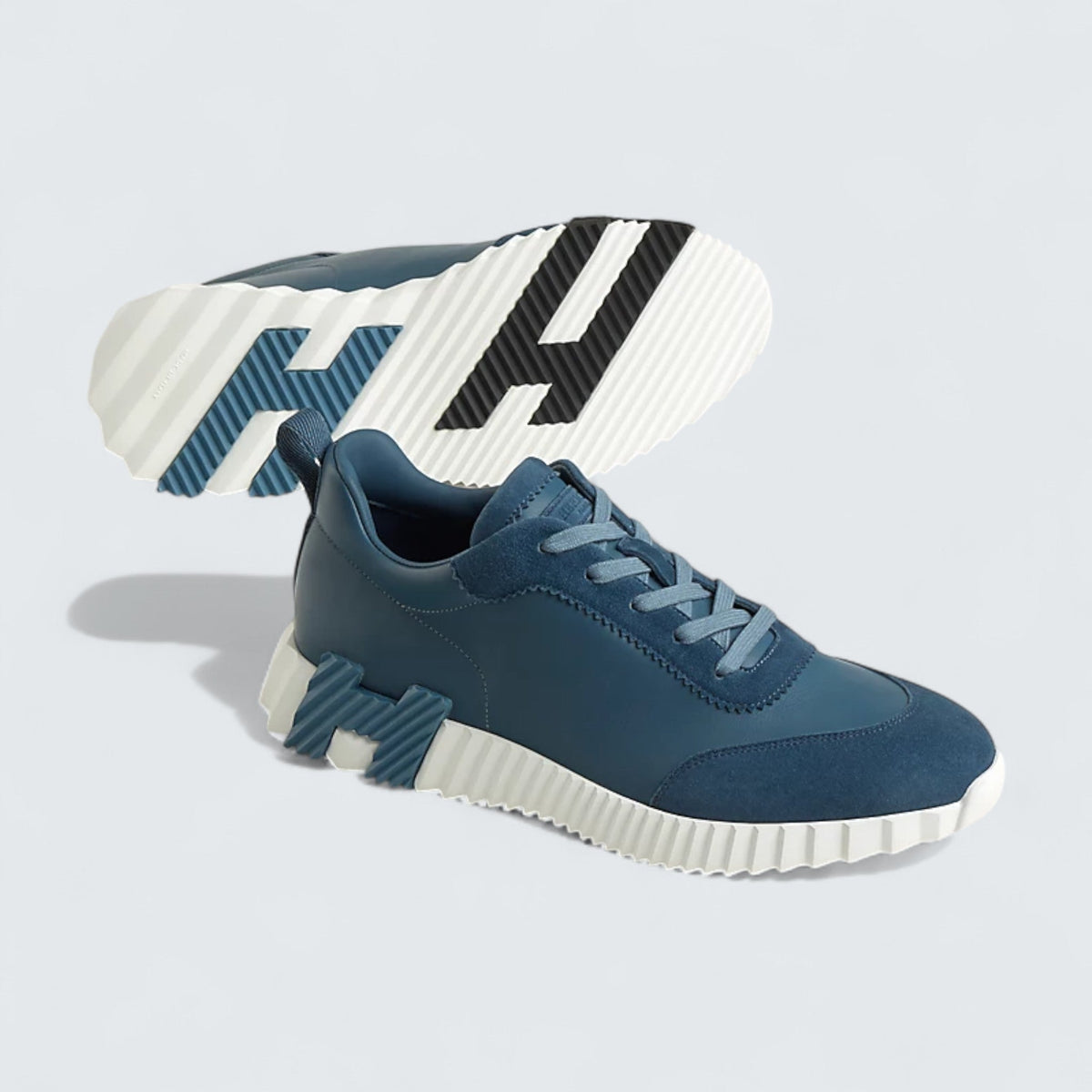 Bouncing ‘Bleu Turquin’