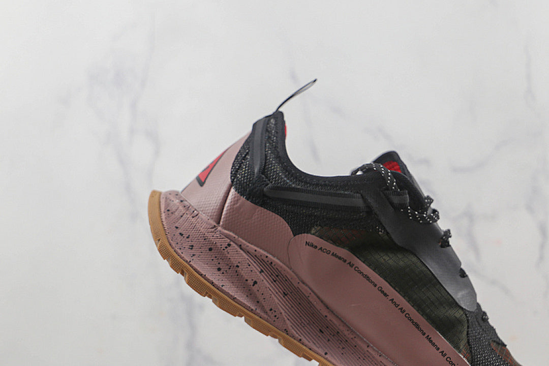 ACG MOUNTAIN FLY LOW GTX SE BLACK/RED/PURPLE