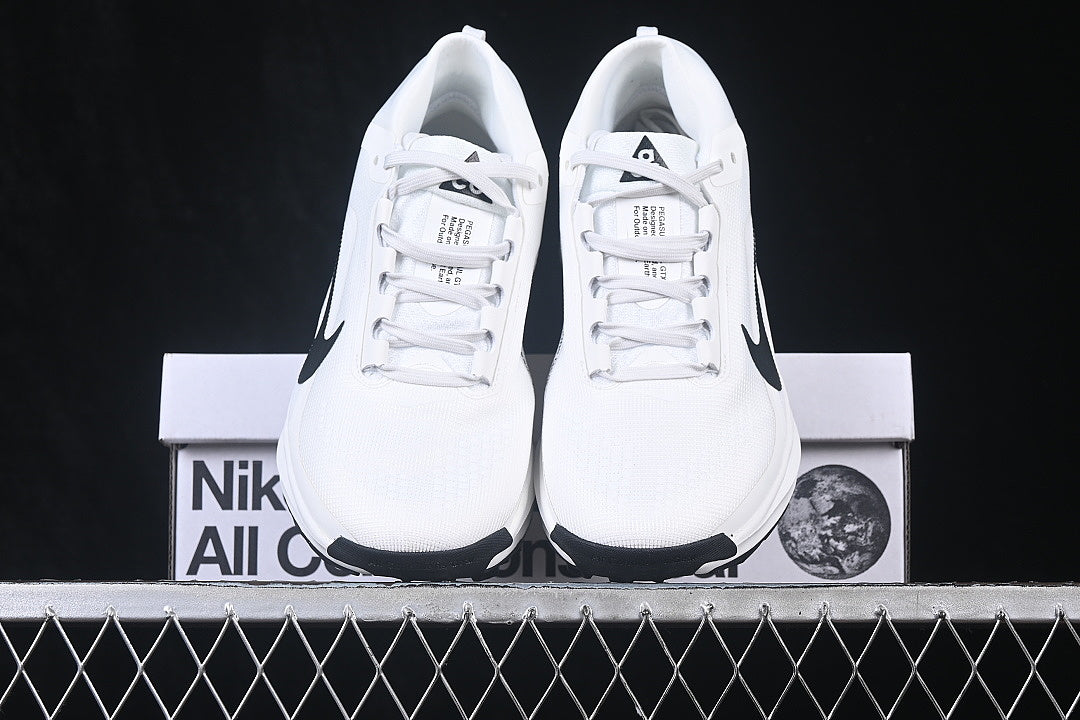 ACG PEGASUS TRAIL RUNNING SHOES WHITE/BLACK