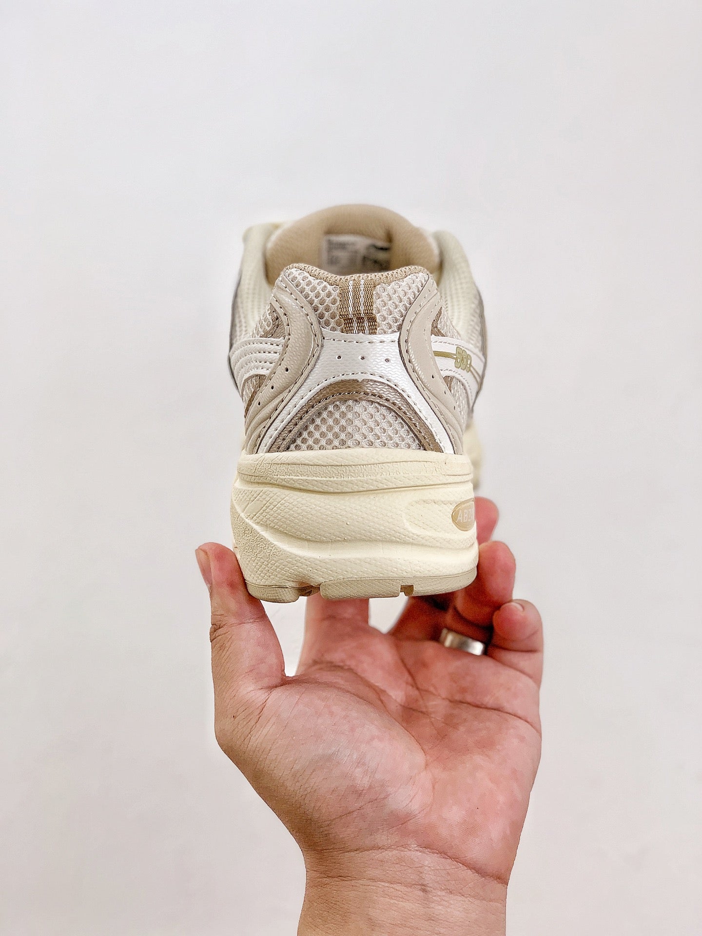 New Balance 530 Beige