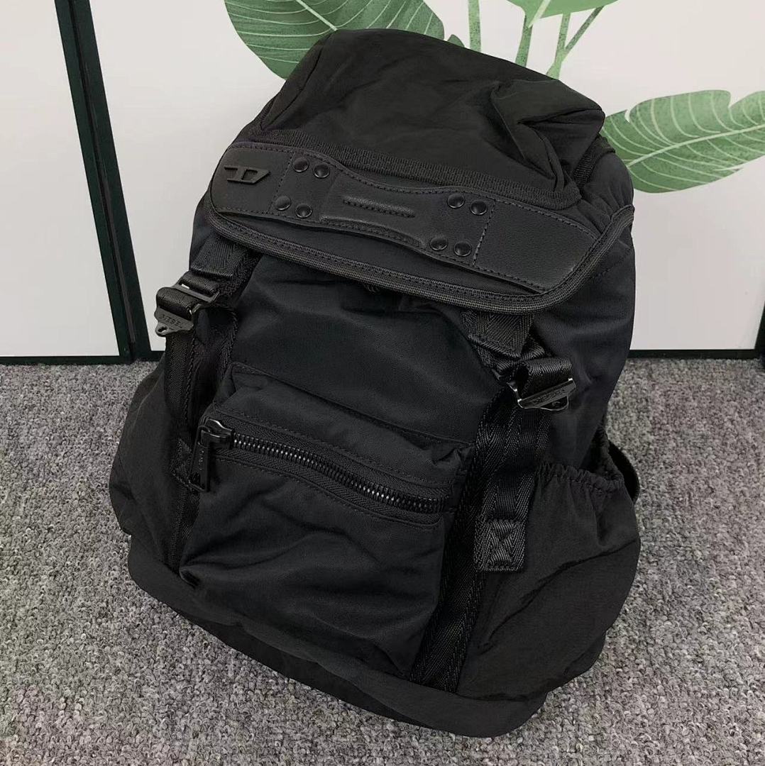 DIESEL BAG 111261475 (长19CM*宽9CM*高27CM)