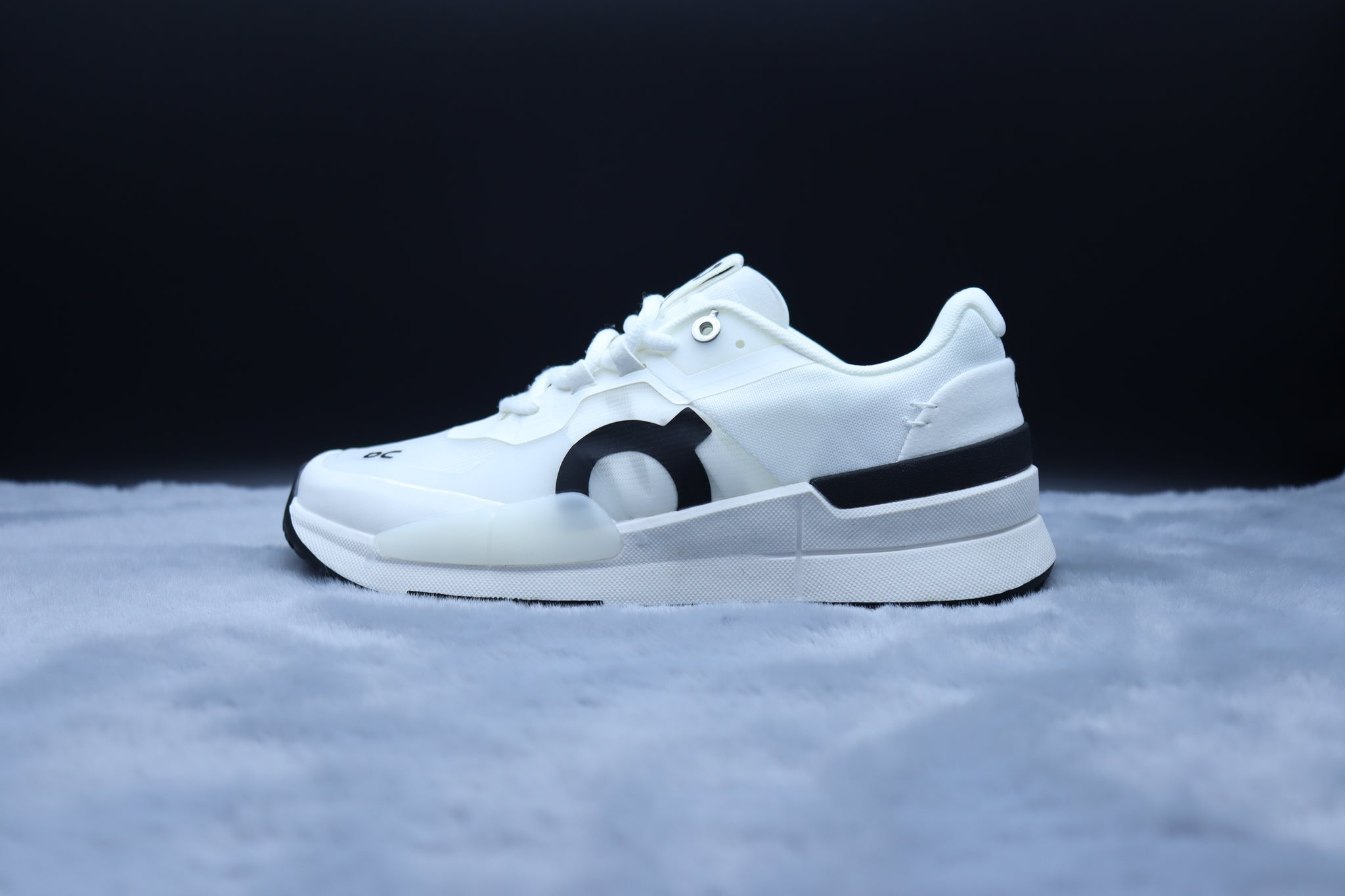 On THE ROGER Pro 2 PADEL BLACK/WHITE