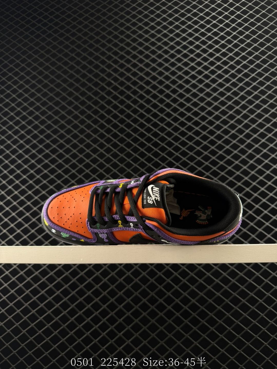 company level The Nike Dunk Low Dunk SB, as the name suggests, has a classic Dunk bloodline and injects more fashion elements. Compared to regular Dunk skateboarding shoes, the improved Dunk SB has increased the filling of the tongue, greatly improving comfort