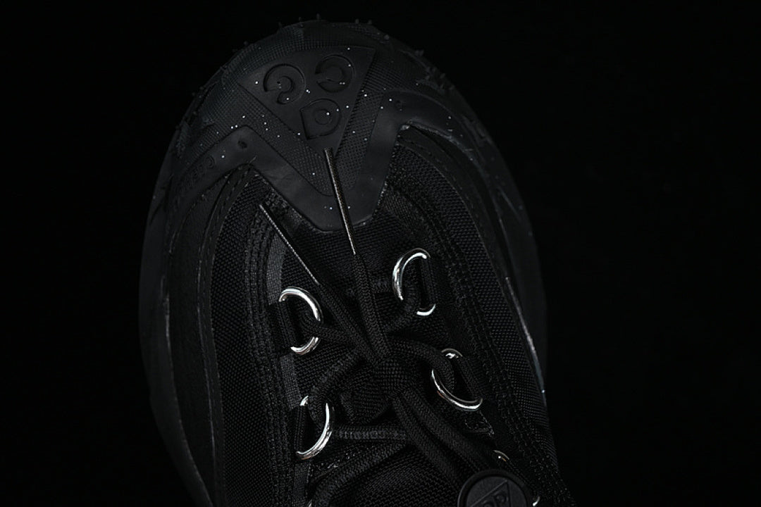ACG MOUNTAIN FLY 2 LOW SP BLACK/BLACK/WHITE