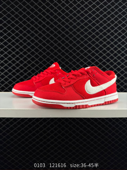 The 8poo Nike SB Zoom Dunk Low board shoe series is a classic and versatile casual sports board shoe. The thick tongue filling greatly improves comfort and is also more convenient to put on and take off. The midsole is added with a soft and comfortable foot feel, and the ZoomAir cushion effectively absorbs skateboarding and other extreme features