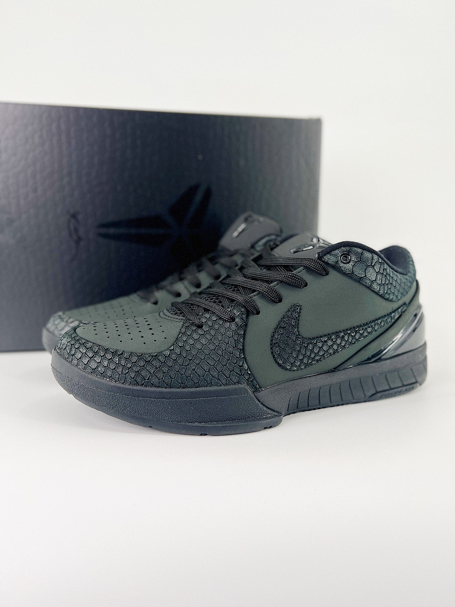 Nike ZOOM KOBE 4 “Black Mamba”