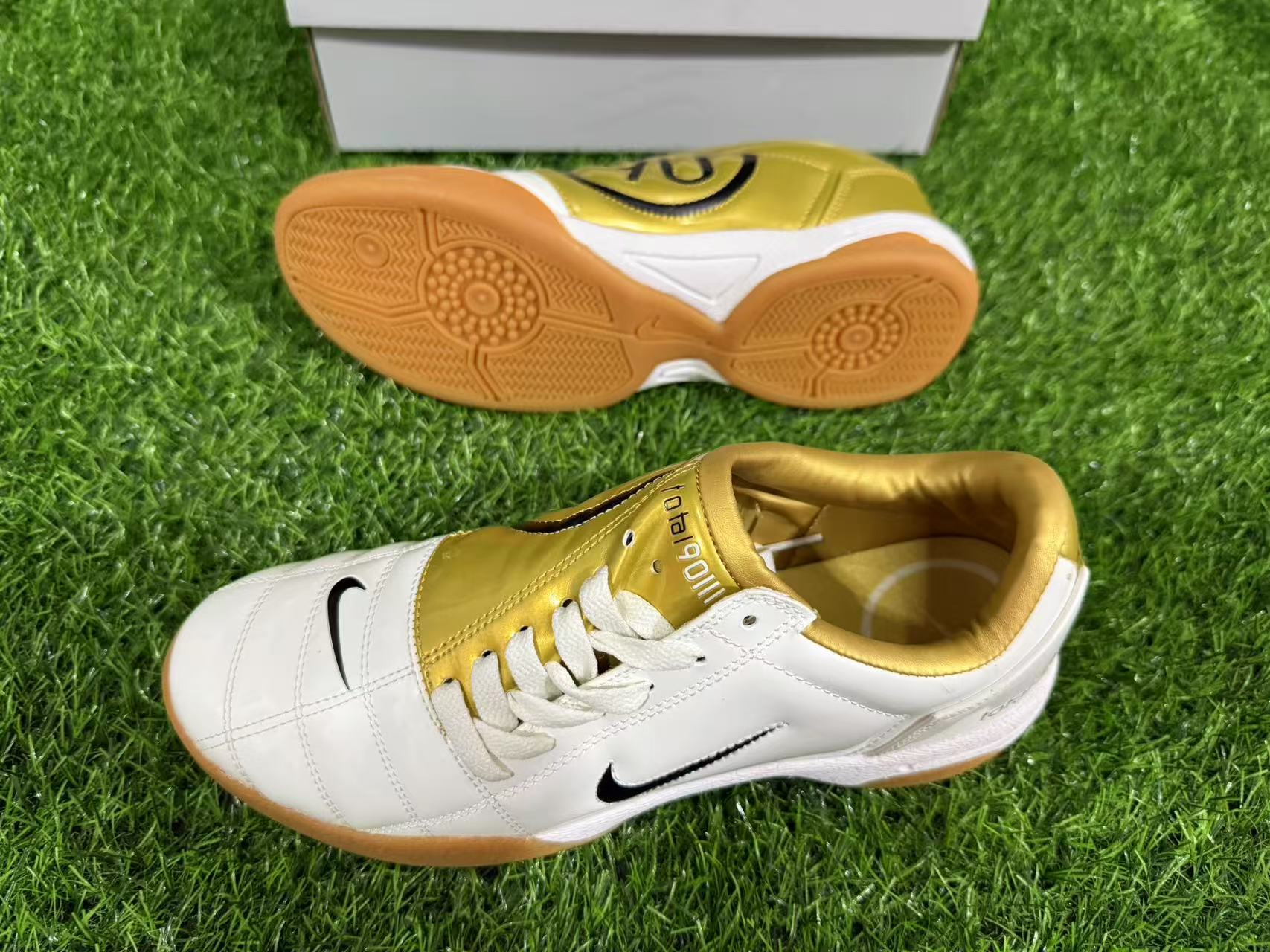 NIKE T90 IC 39-45
