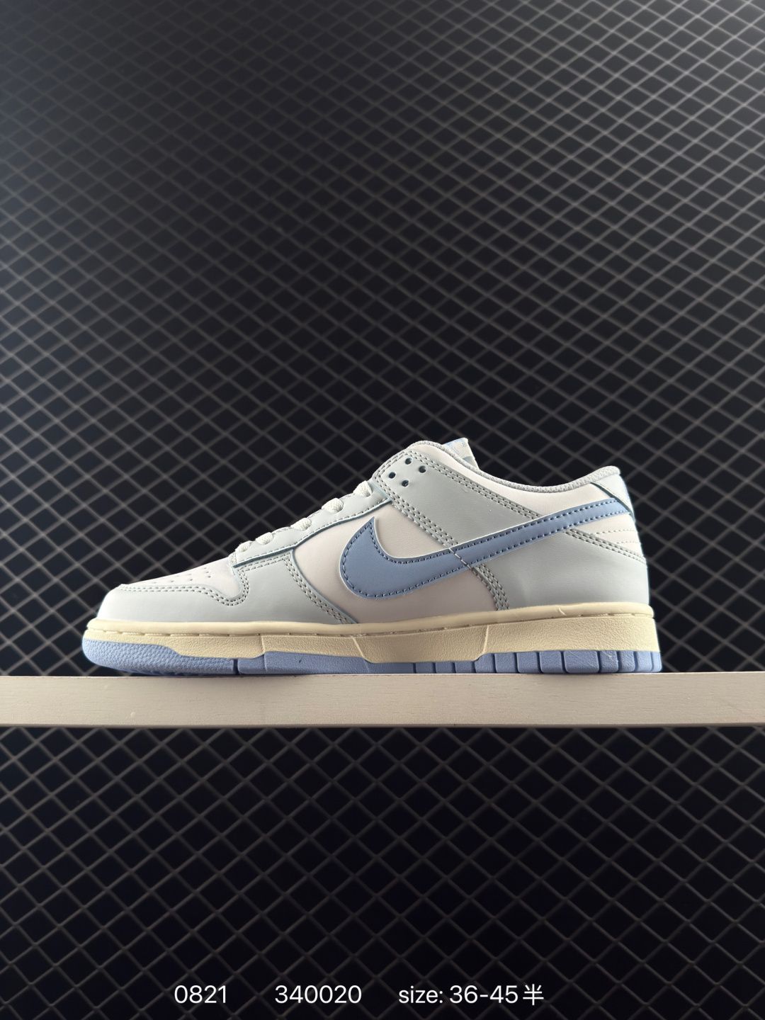 Nike SB Dunk Low Dunk Series Low Casual Sports Skateboard Shoes are made of soft cow leather upper material #correct heel reverse curve #Original midsole fabric correctly printed #Insole embedded with cushioning latex + Sole real air cushion device #Original ratio development wear-resistant rubber outsole