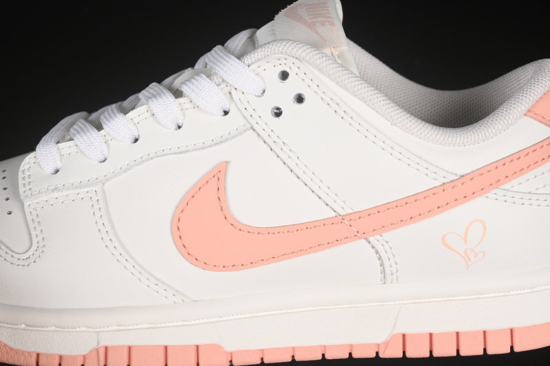 SB DUNK LOW WHITE/PINK