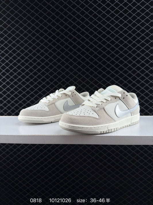 Nike Dunk Low Shoes SB series classic versatile casual sports shoes are filled with thick tongue, which greatly improves comfort, and is also more convenient to put on and take off the midsole. The soft and comfortable foot feel of ZoomAir air cushion is added to effectively absorb the extreme sports such as skateboards and other extreme sports.